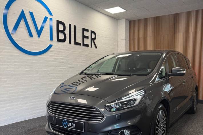 Grå Ford S-MAX fra 2019