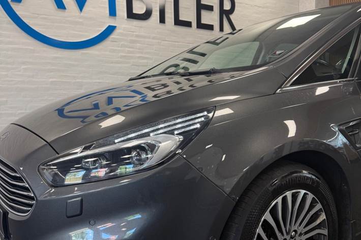 Grå Ford S-MAX fra 2019