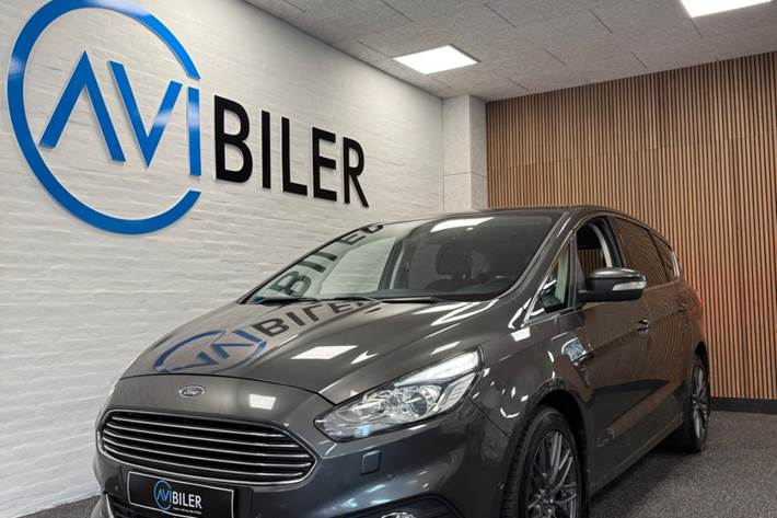 Grå Ford S-MAX fra 2018