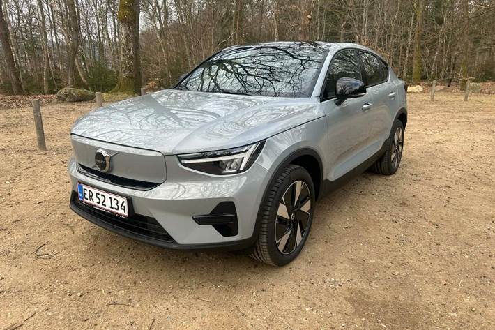 Grå Volvo EC40 fra 2025