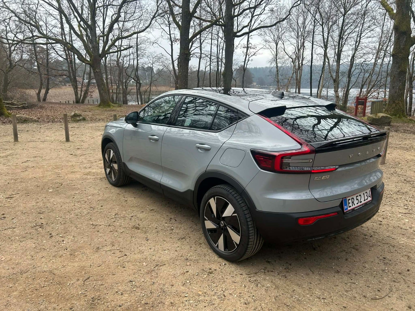 Grå Volvo EC40 fra 2025