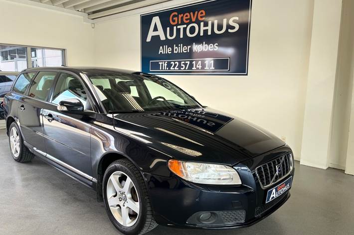 Grøn Volvo V70 fra 2008