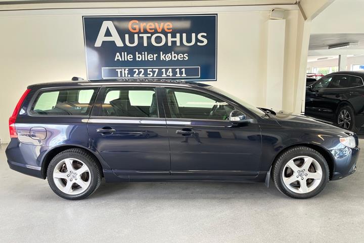 Grøn Volvo V70 fra 2008