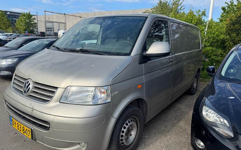 VW Transporter 2,5 TDi 130 Kassevogn lang