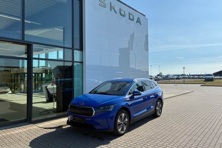 Blå Skoda Enyaq fra 2023