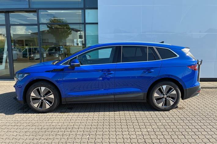 Blå Skoda Enyaq fra 2023
