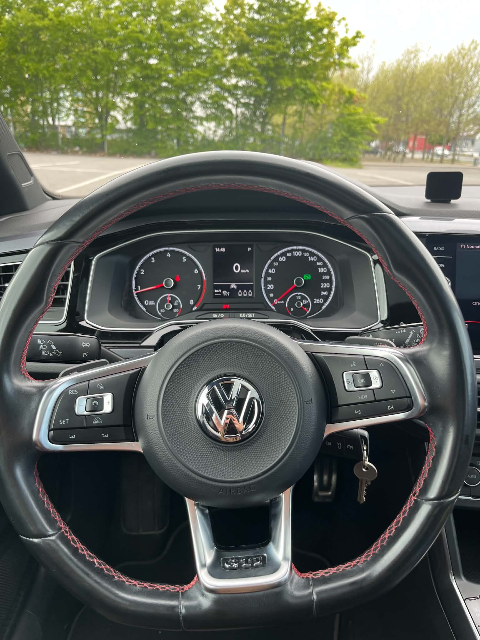Grå VW Polo fra 2019