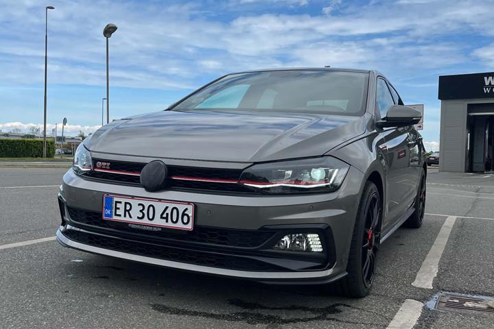 Grå VW Polo fra 2019