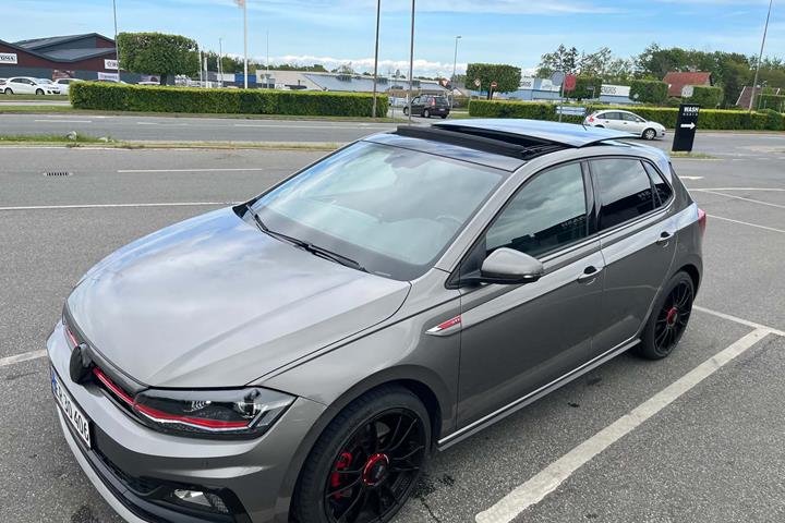 Grå VW Polo fra 2019