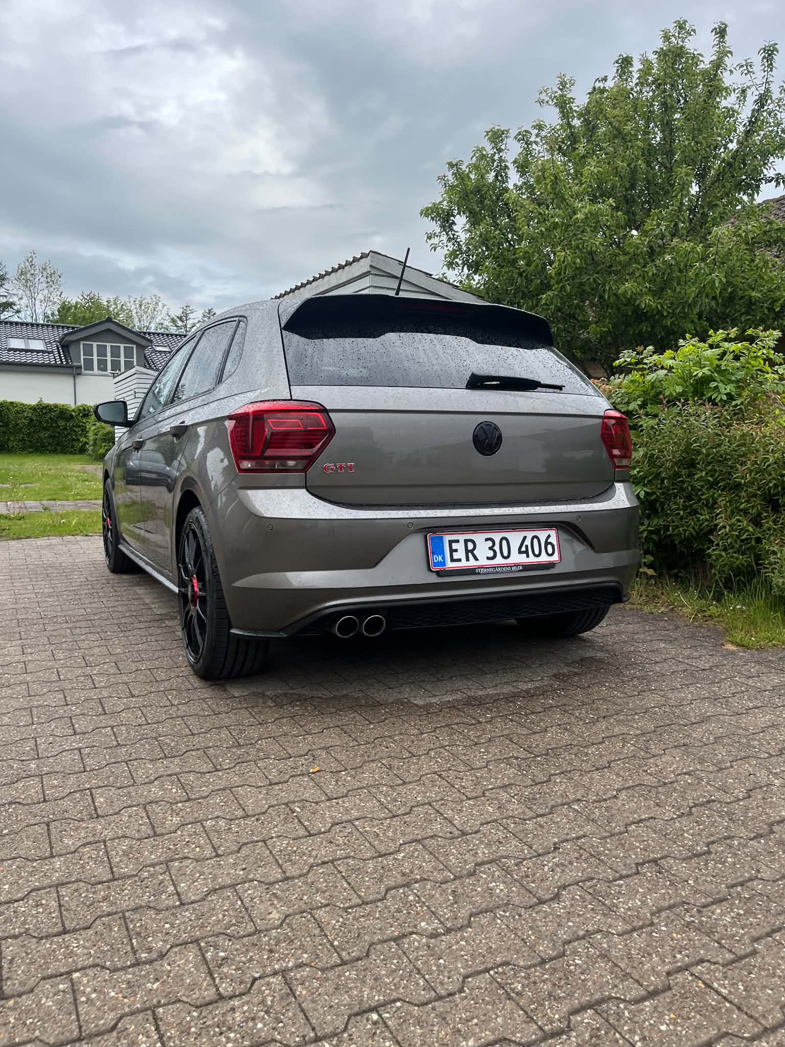 Grå VW Polo fra 2019