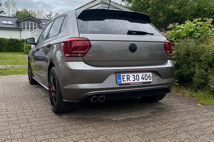 Grå VW Polo fra 2019