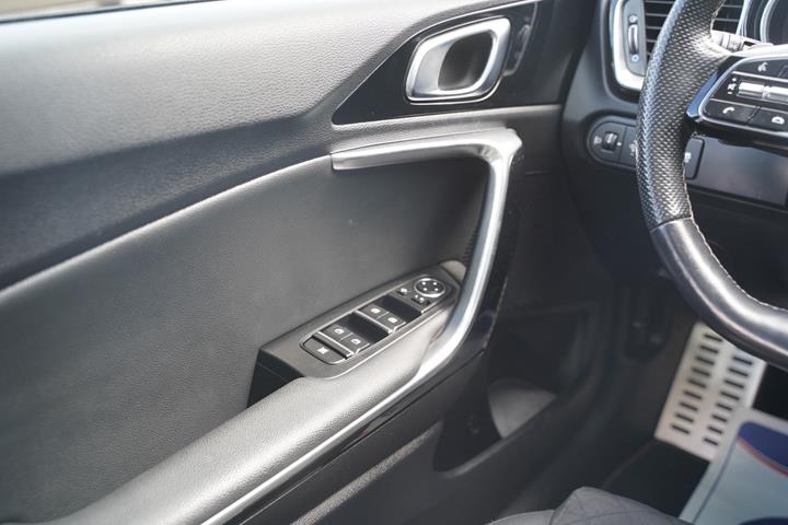 Hvid Kia Ceed fra 2019
