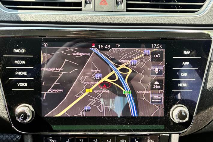 Grå Skoda Superb fra 2019