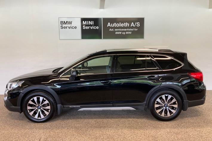 Sort Subaru Outback fra 2016