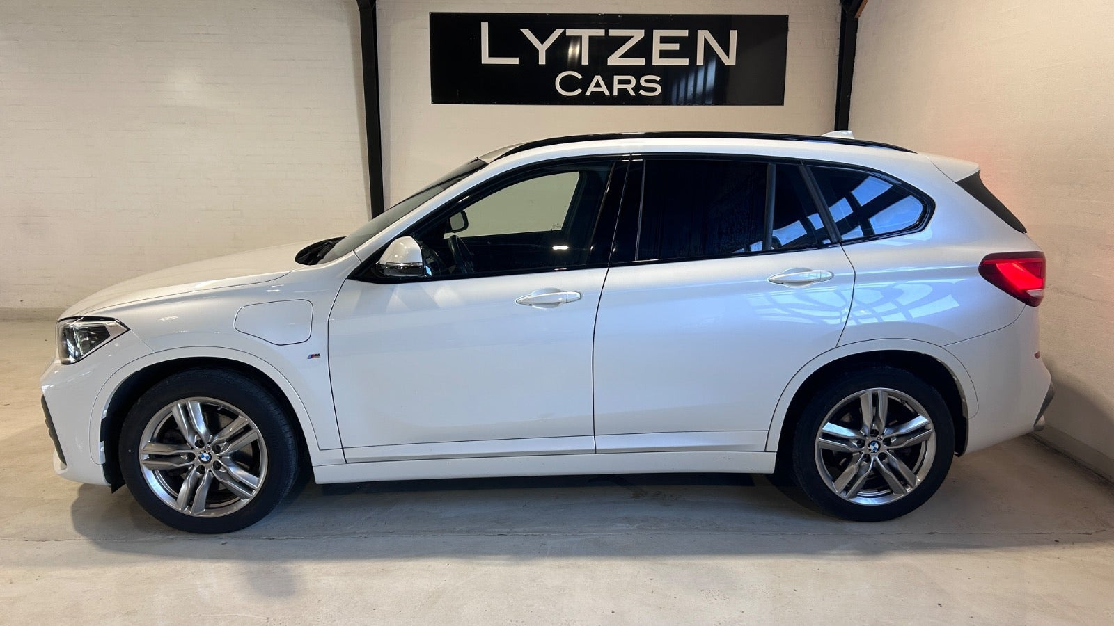 Hvid BMW X1 fra 2021