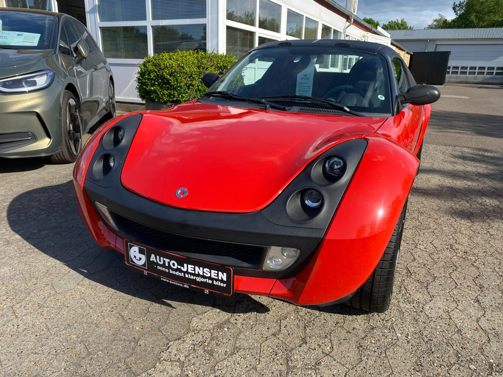 Rød Smart Roadster fra 2004 set udefra