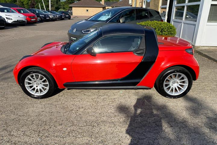 Rød Smart Roadster fra 2004 set udefra