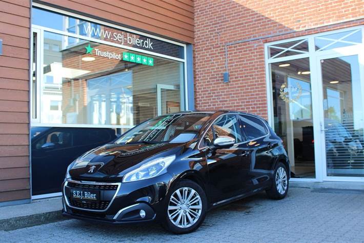Sort Peugeot 208 fra 2017