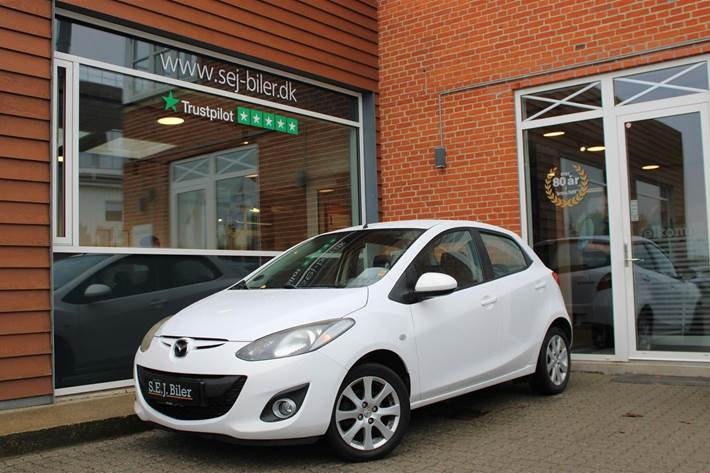 Hvid Mazda 2 fra 2011