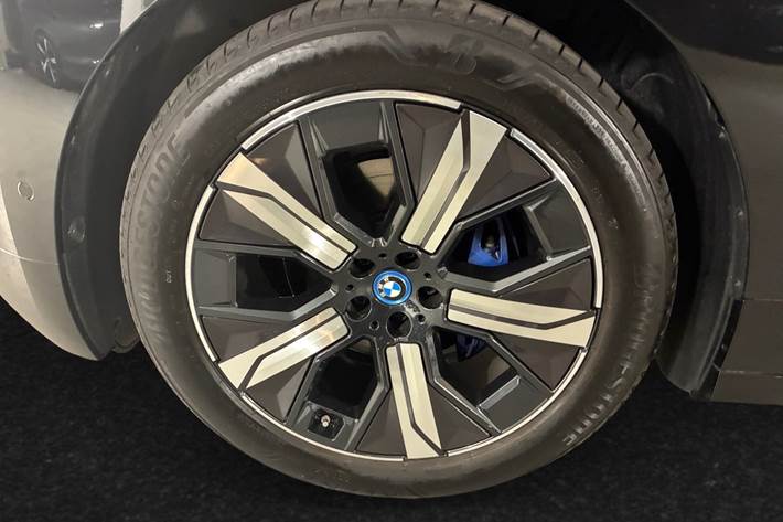 Sort BMW iX fra 2025