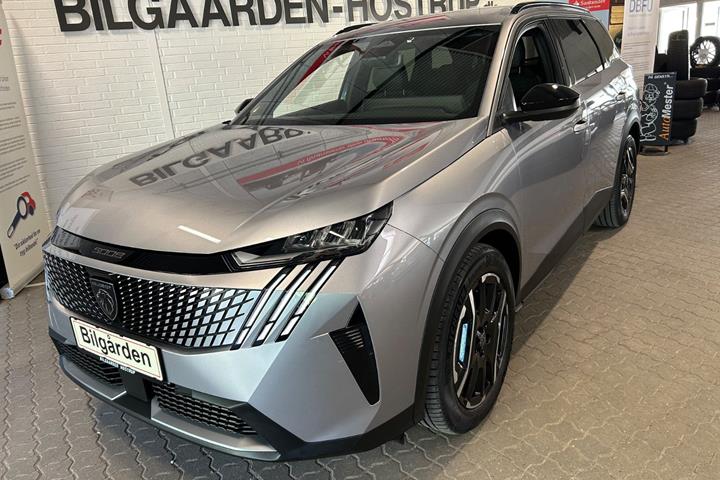 Grå Peugeot e-5008 fra 2025 set udefra