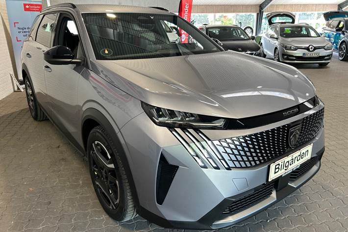 Grå Peugeot e-5008 fra 2025