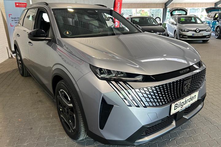 Grå Peugeot e-5008 fra 2025