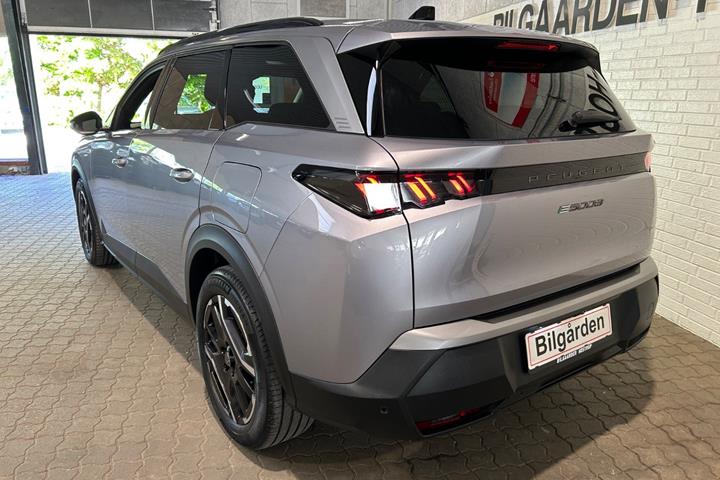 Grå Peugeot e-5008 fra 2025