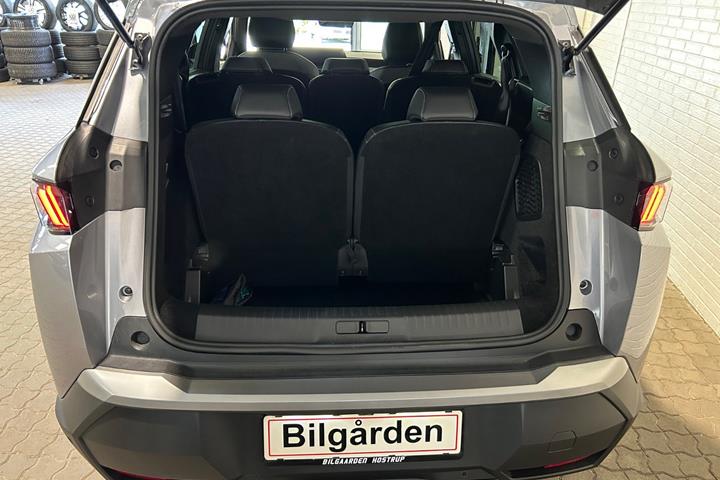 Grå Peugeot e-5008 fra 2025