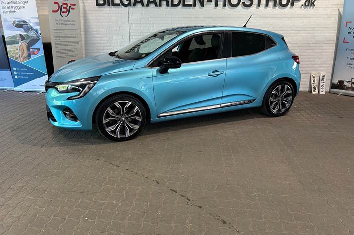 Blå Renault Clio V fra 2020