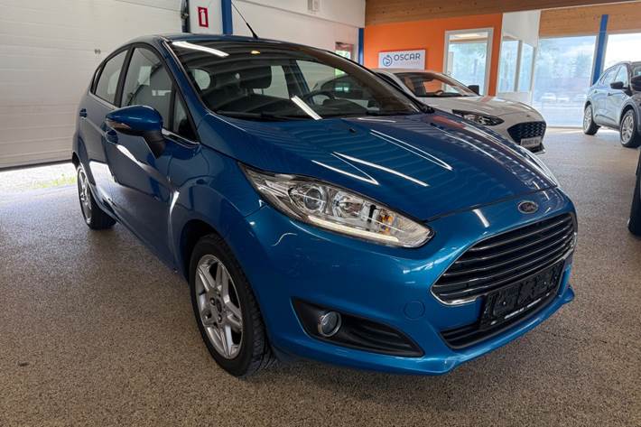 Blå Ford Fiesta fra 2014