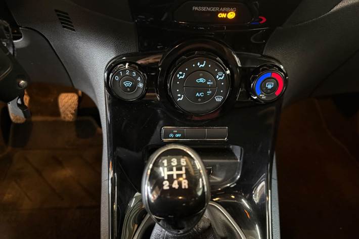 Blå Ford Fiesta fra 2014