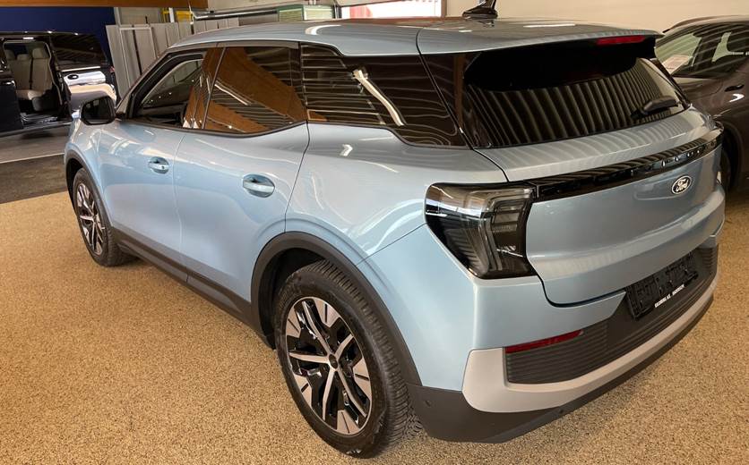 Ford Explorer 77 Select Extended Range