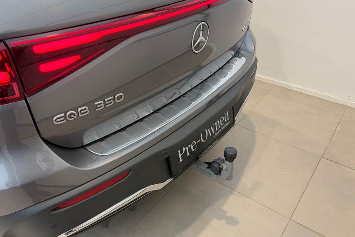 Grå Mercedes EQB350 fra 2025