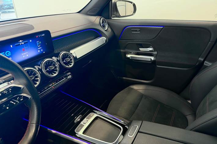 Grå Mercedes EQB350 fra 2025
