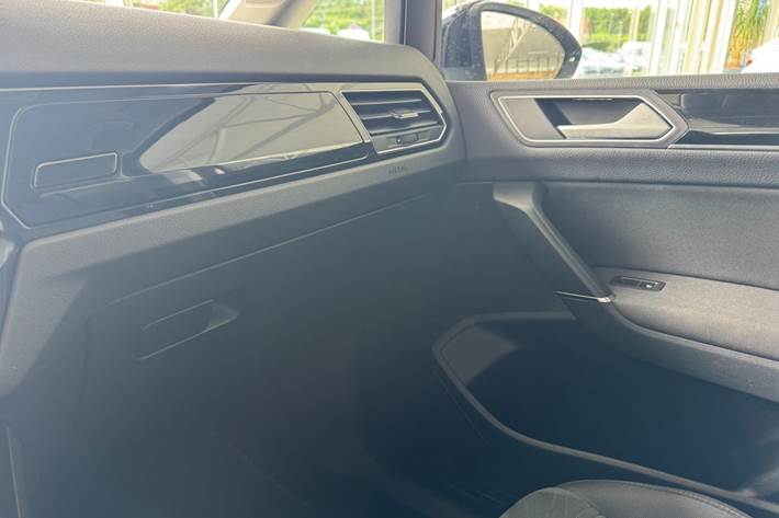 Sort VW Touran fra 2022