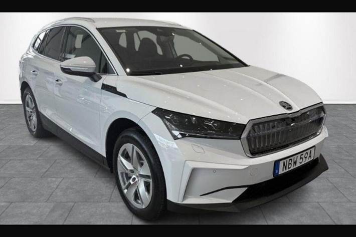 Hvid Skoda Enyaq fra 2023