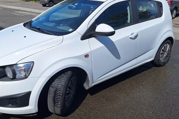 Hvid Chevrolet Aveo fra 2013