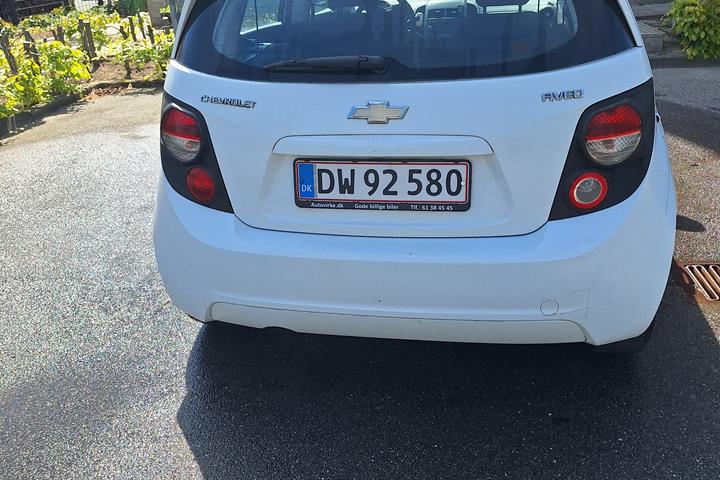 Hvid Chevrolet Aveo fra 2013