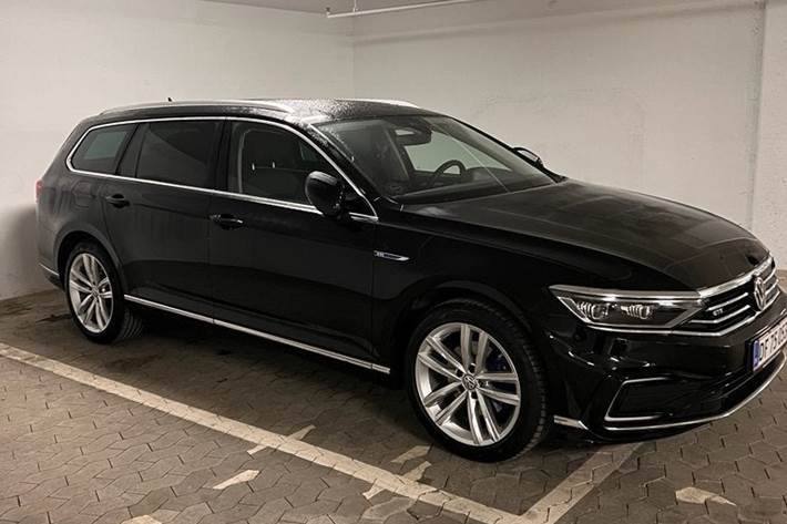 Sort VW Passat fra 2020