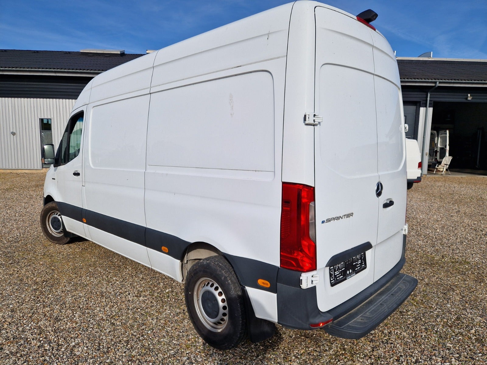 undefined Mercedes eSprinter 312 fra 2022 set udefra