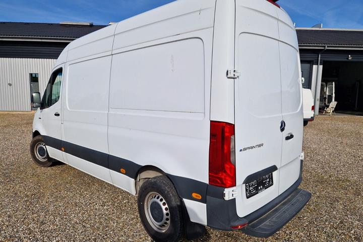 undefined Mercedes eSprinter 312 fra 2022 set udefra