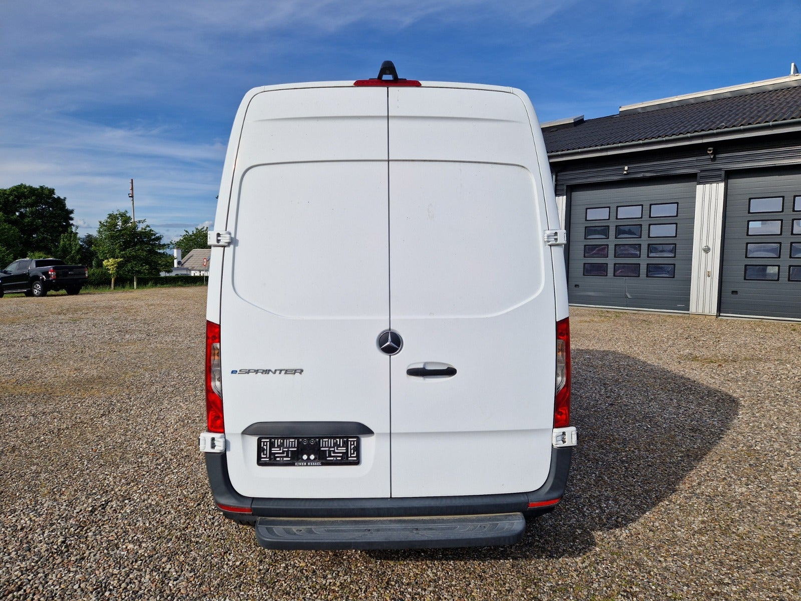 undefined Mercedes eSprinter 312 fra 2022 set udefra