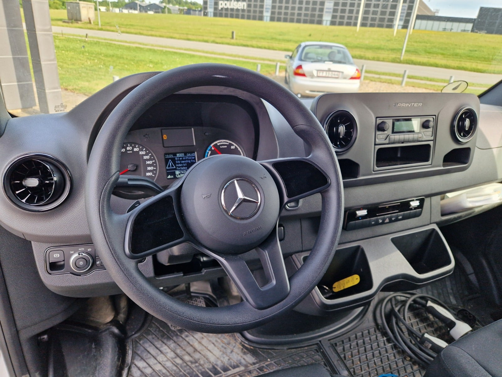 undefined Mercedes eSprinter 312 fra 2022 set indefra