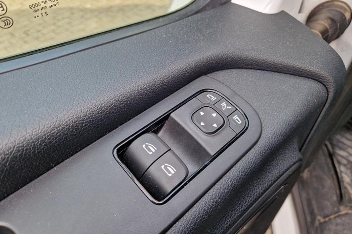 undefined Mercedes eSprinter 312 fra 2022 set indefra