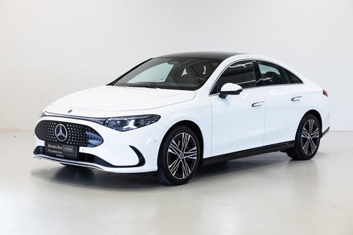 Hvid Mercedes CLA250+ fra 2025 set udefra