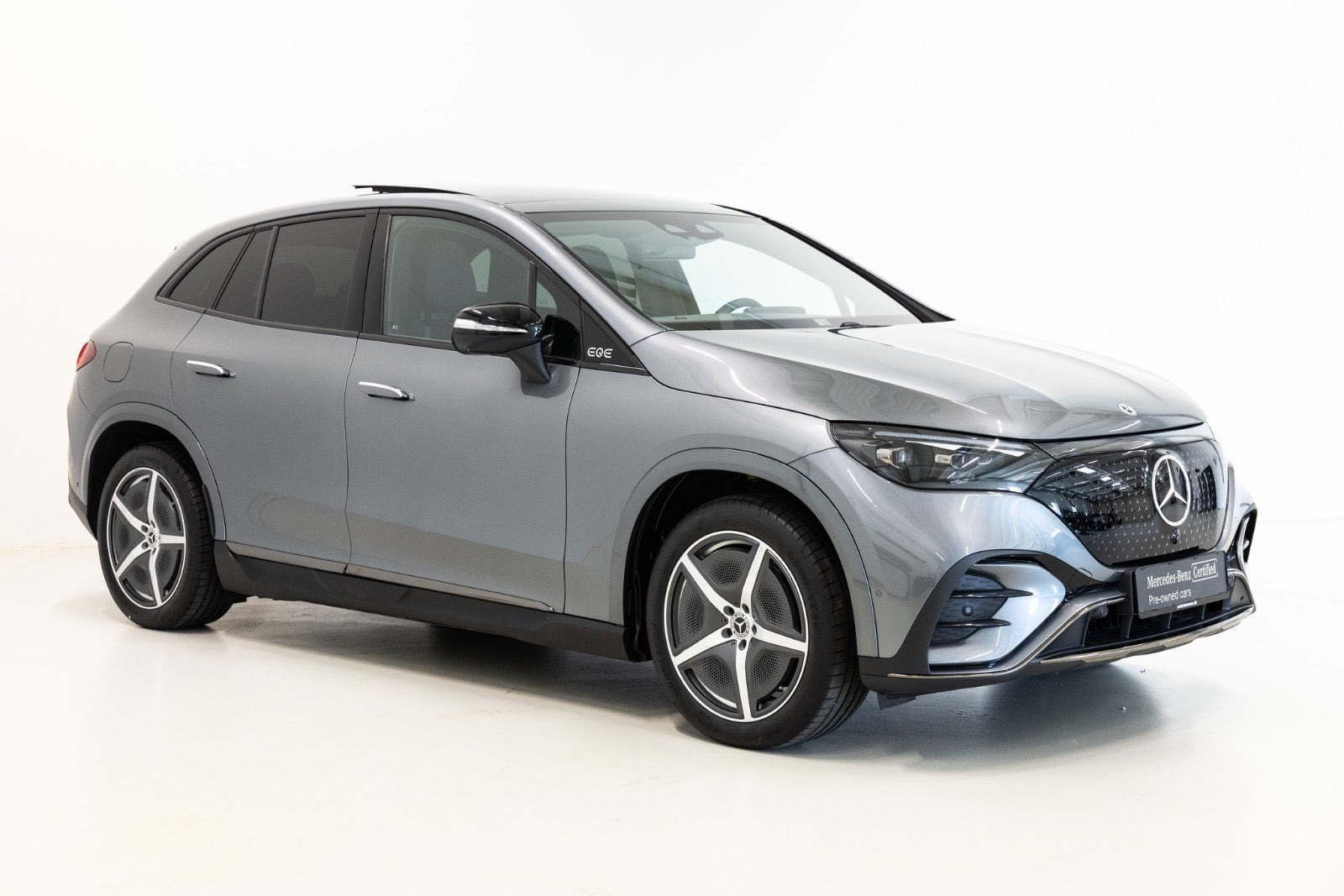 Grå Mercedes EQE350 SUV fra 2025