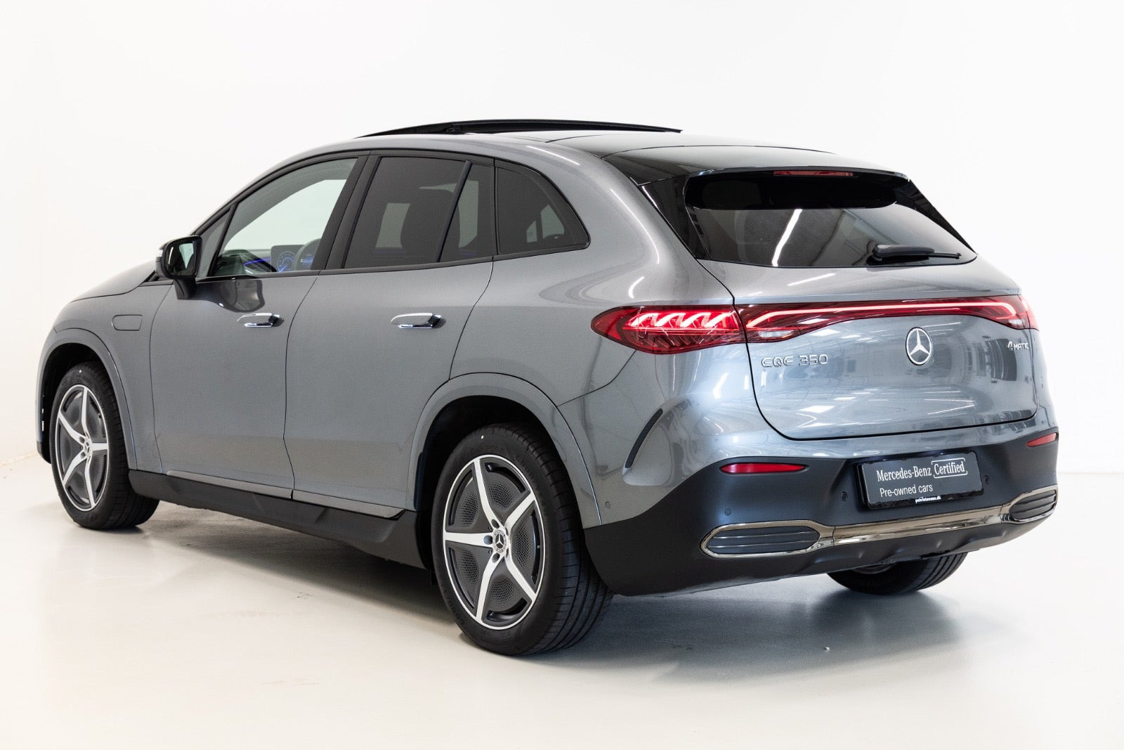 Grå Mercedes EQE350 SUV fra 2025