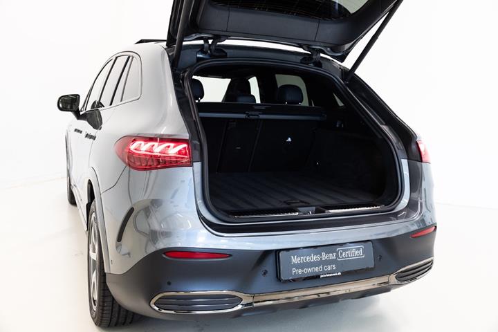 Grå Mercedes EQE350 SUV fra 2025