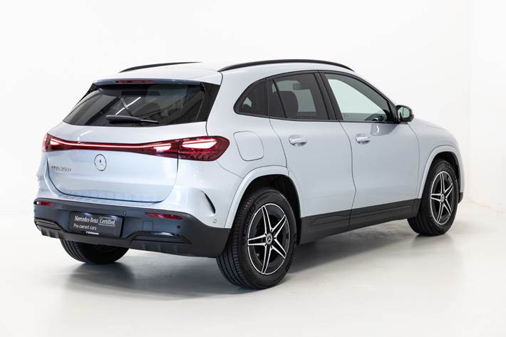 Sølv Mercedes EQA250+ fra 2025